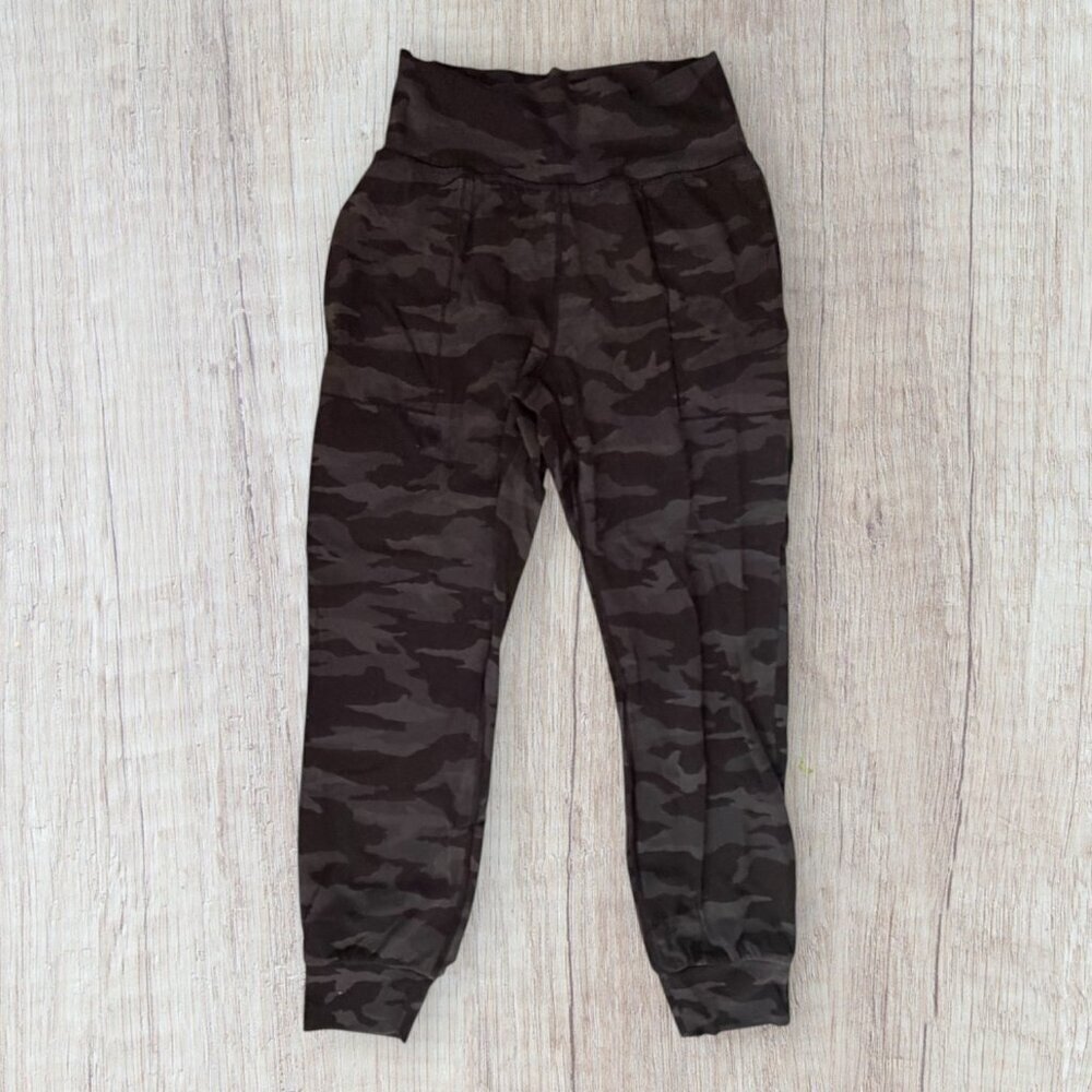 Athleta Salutation Camo Jogger High Rise Athletic Pants Dark Gray Women’s S